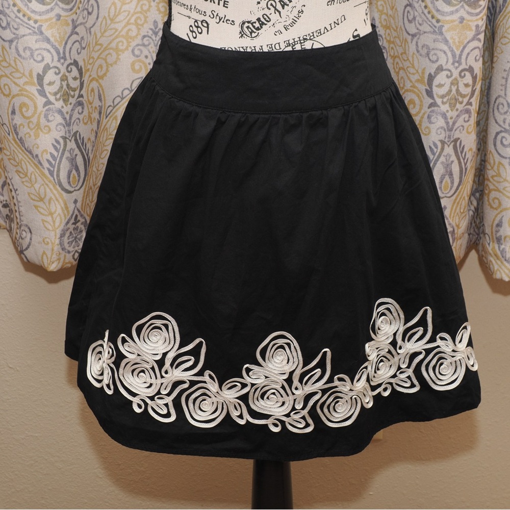 Wrapper Black Cotton A-line Knee-length Skirt With White Ribbon Appliqué- Sz XS